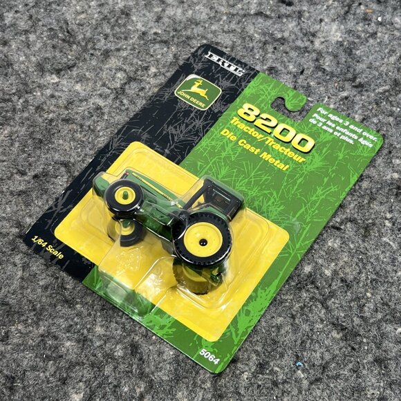 2000 1/64 John Deere 8200 Tractor 2WD - Picture 7 of 7